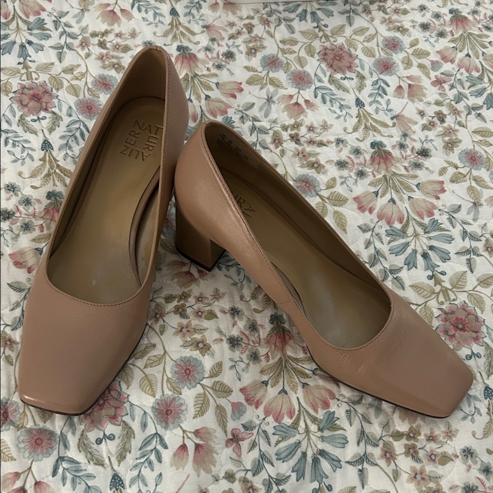 Naturalizer Women's Nude Block Heel Pumps